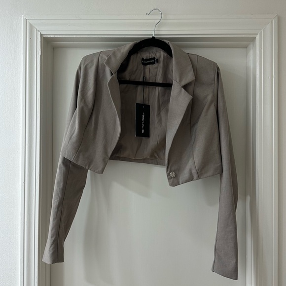 PrettyLittleThing Jackets & Blazers - NWT PrettyLittleThing Taupe Oversized Cropped Blazer, Size 2